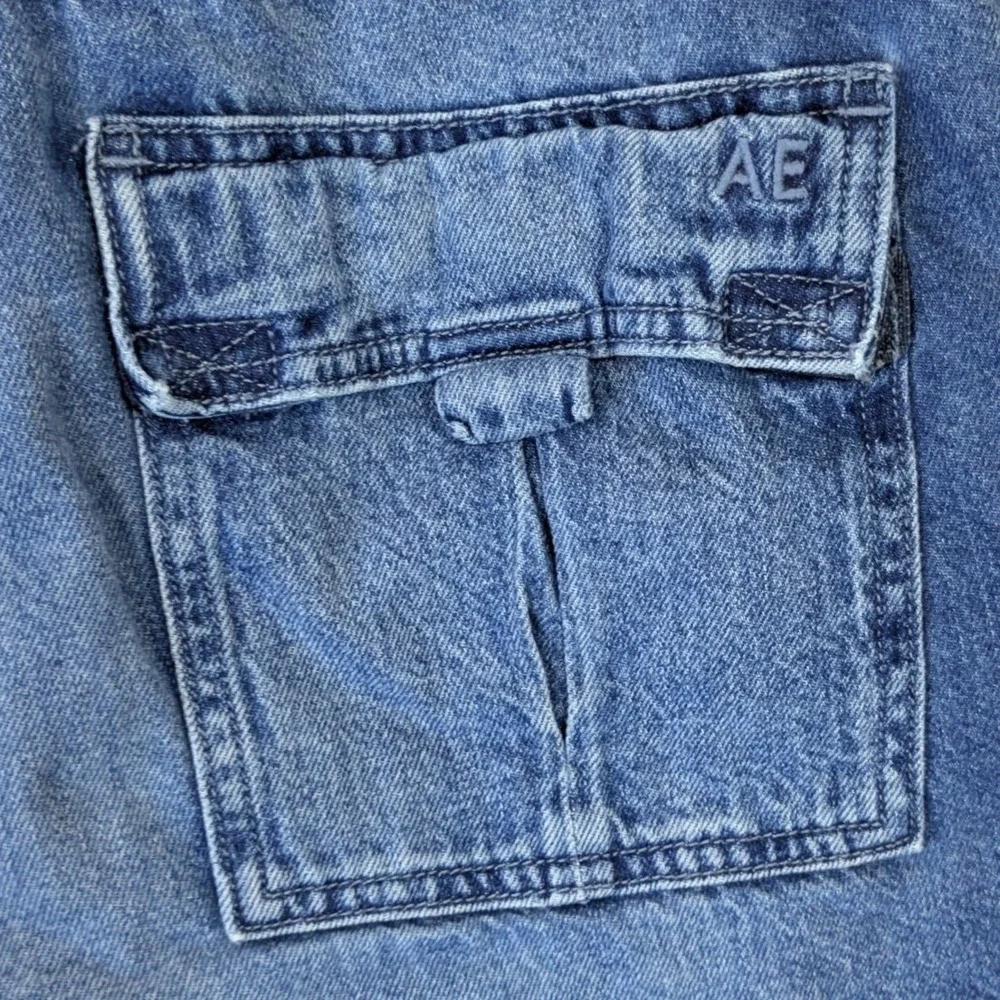 American Eagle Highest Rise 90s Boyfriend Shorts‎ Size 2 Blue Denim Cargo Frayed